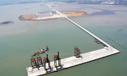 Pelindo III Gandeng Investor China Garap Proyek Reklamasi di Teluk Lamong